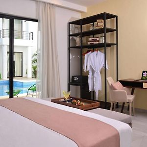 Grand Deluxe Room Pool Side